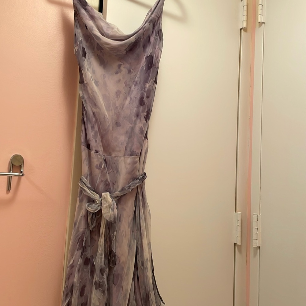 100% Silk lavender knee-length Elie Tahiti strap dress.